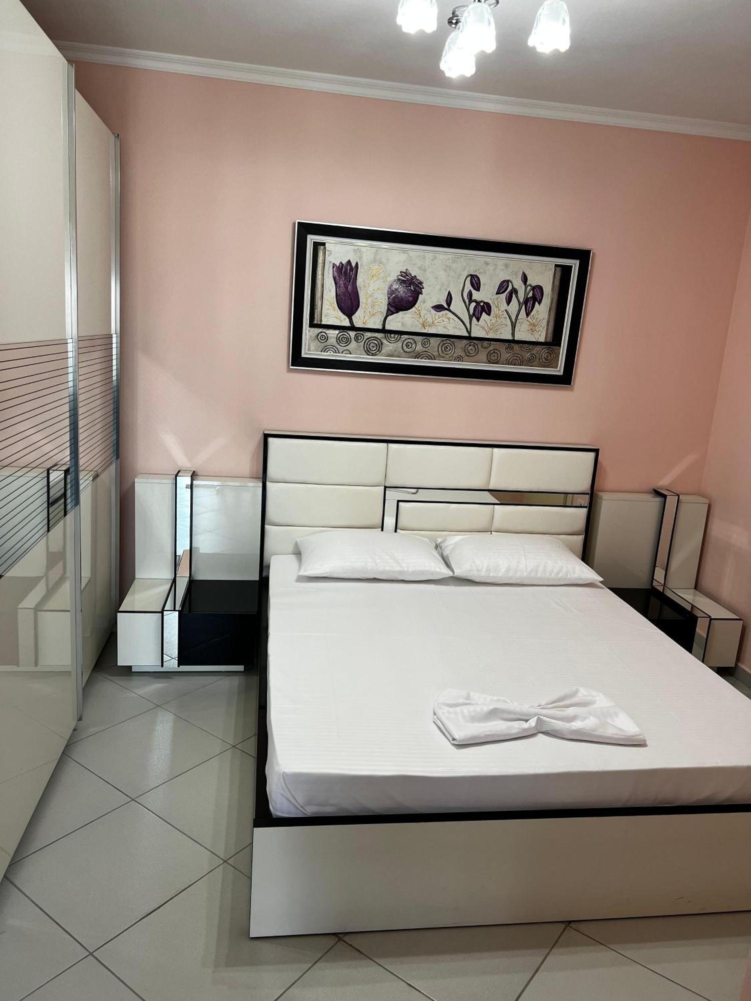 Amy'S Luxury Appartment Shkodër Buitenkant foto