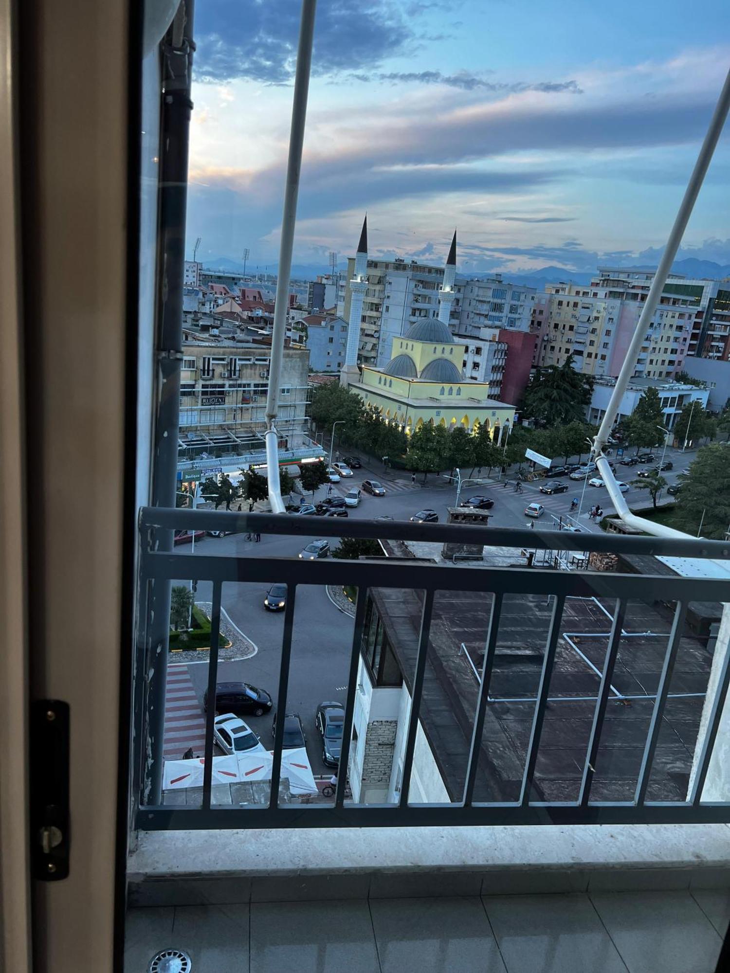 Amy'S Luxury Appartment Shkodër Buitenkant foto