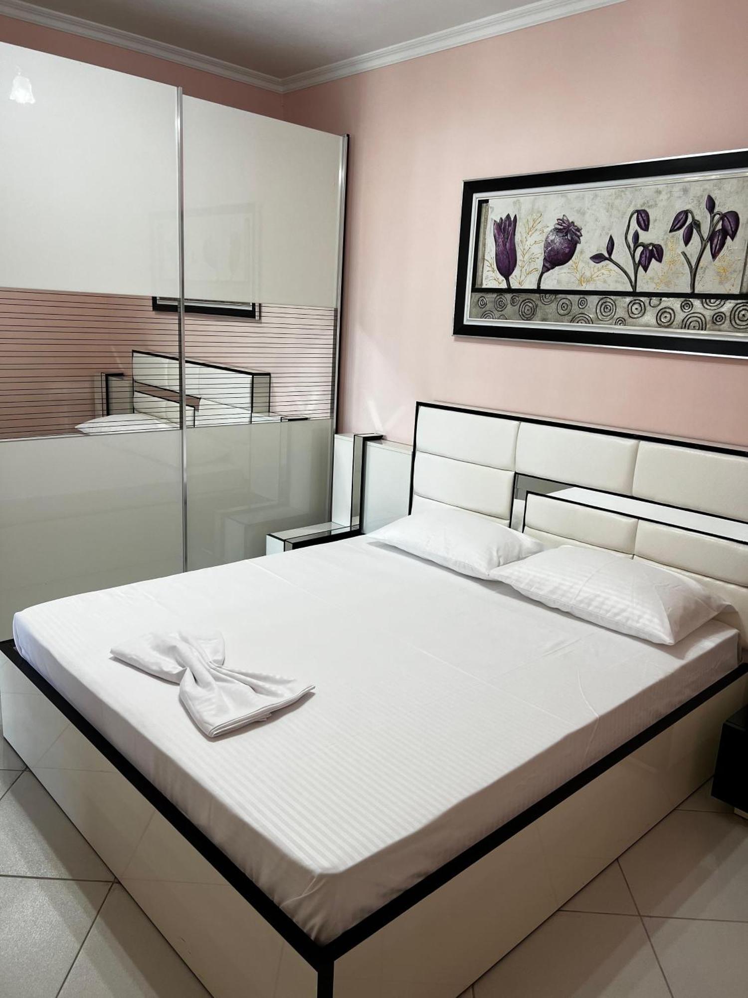 Amy'S Luxury Appartment Shkodër Buitenkant foto