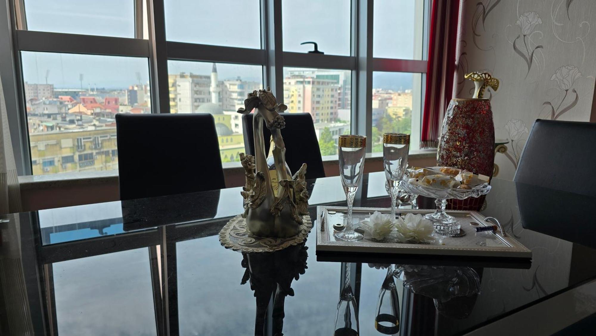Amy'S Luxury Appartment Shkodër Buitenkant foto