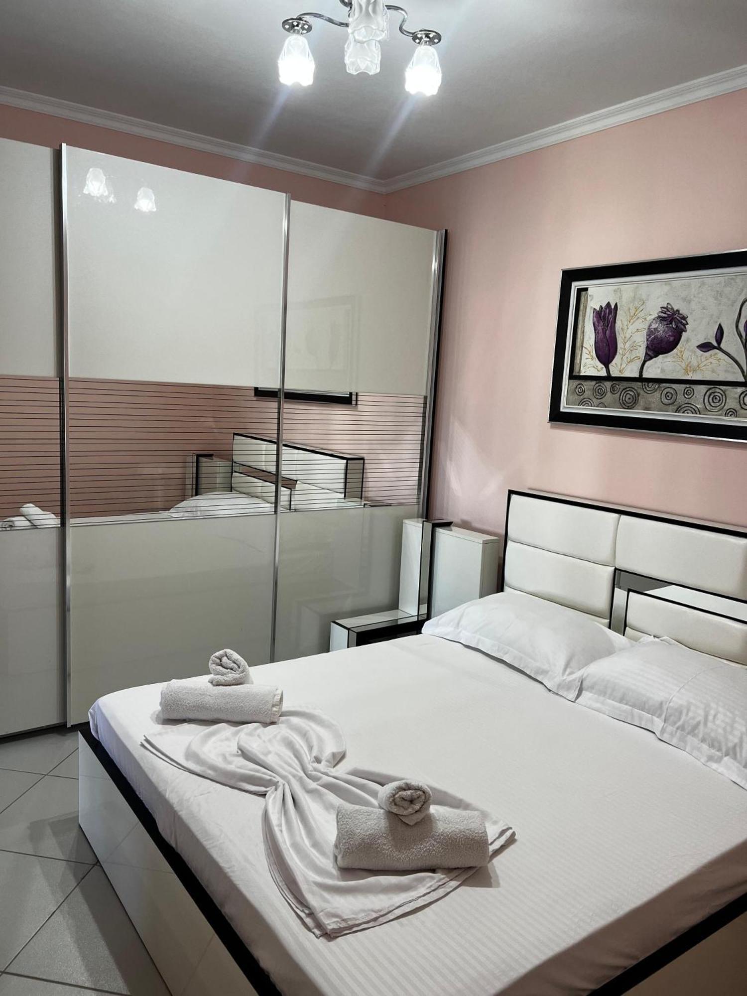 Amy'S Luxury Appartment Shkodër Buitenkant foto