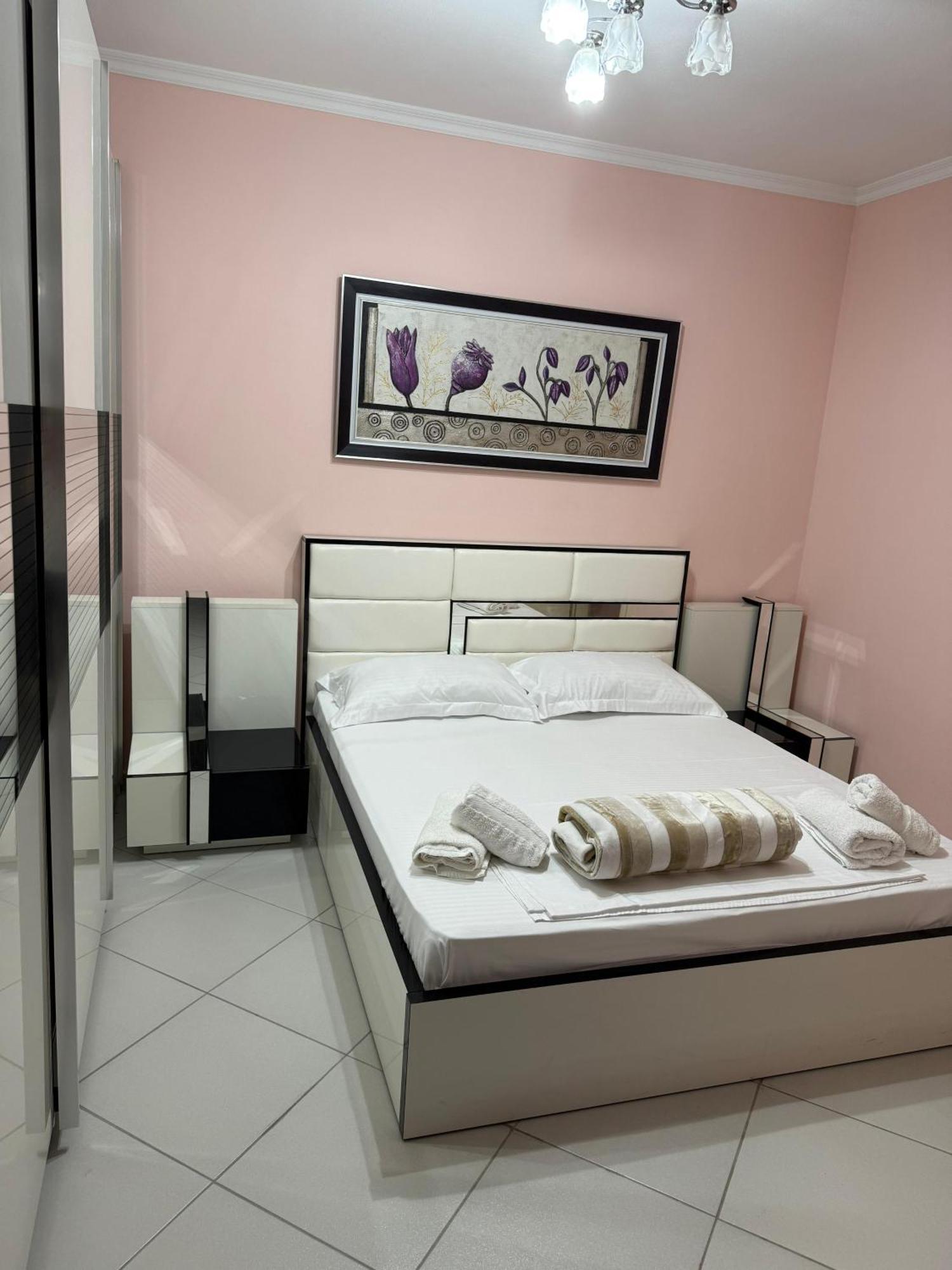 Amy'S Luxury Appartment Shkodër Buitenkant foto