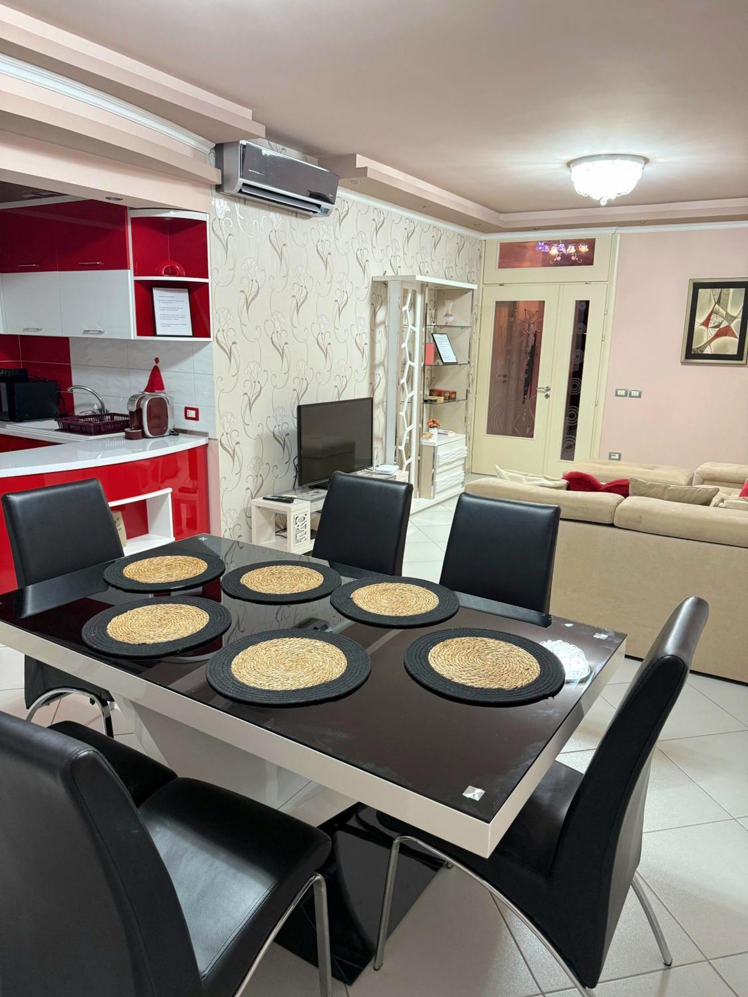 Amy'S Luxury Appartment Shkodër Buitenkant foto