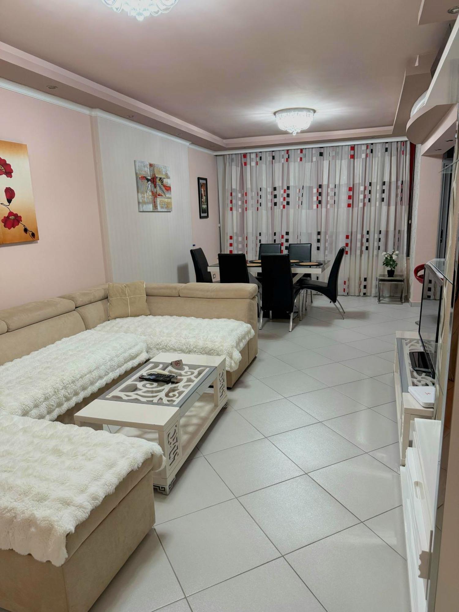 Amy'S Luxury Appartment Shkodër Buitenkant foto