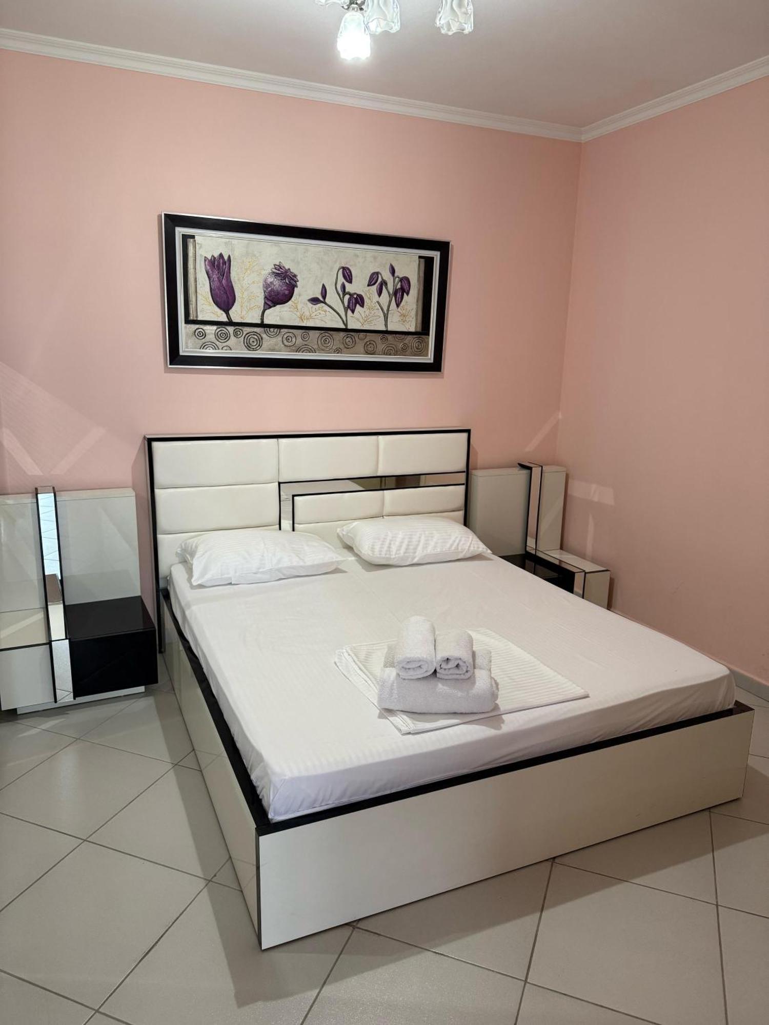 Amy'S Luxury Appartment Shkodër Buitenkant foto