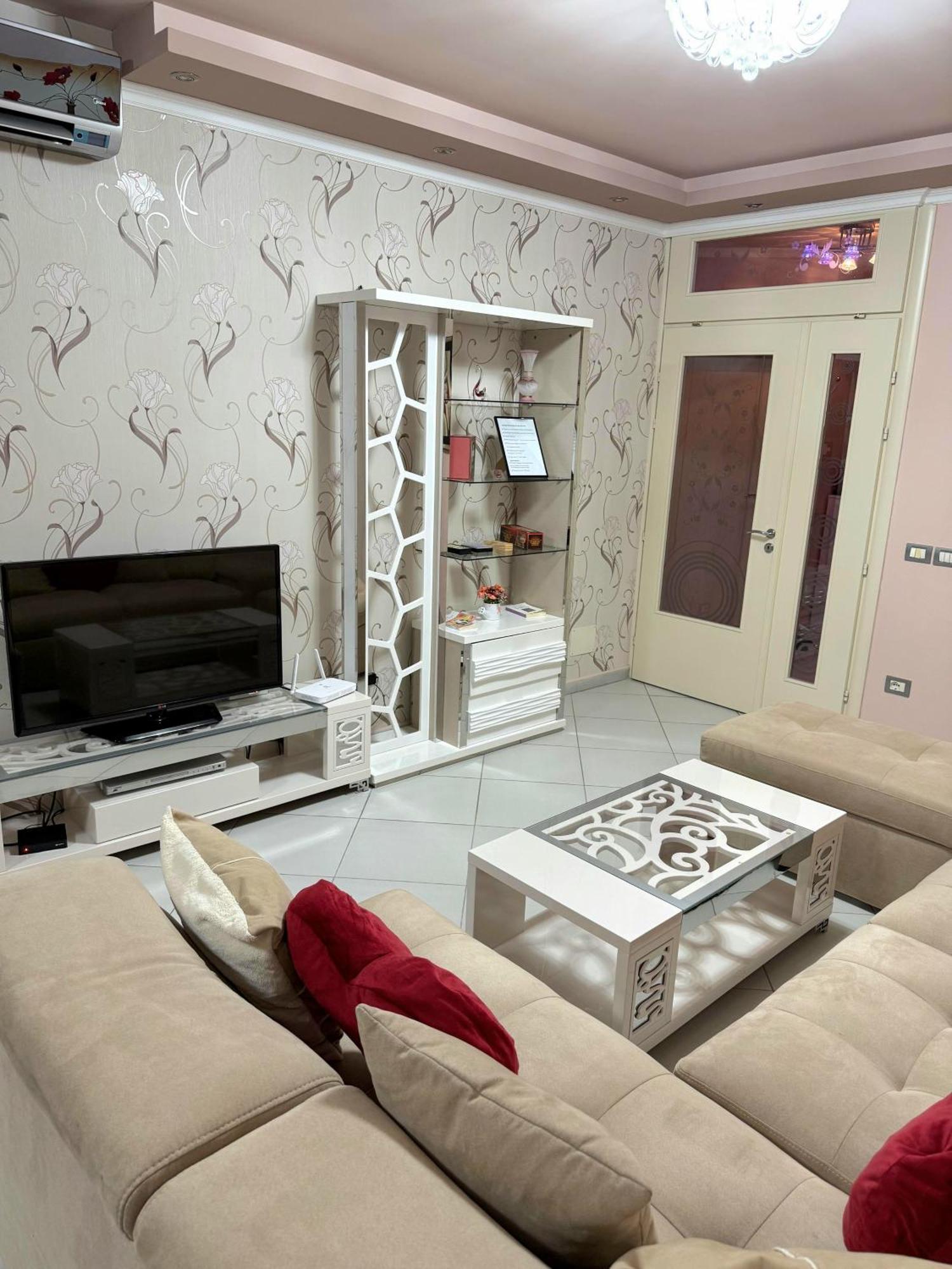 Amy'S Luxury Appartment Shkodër Buitenkant foto