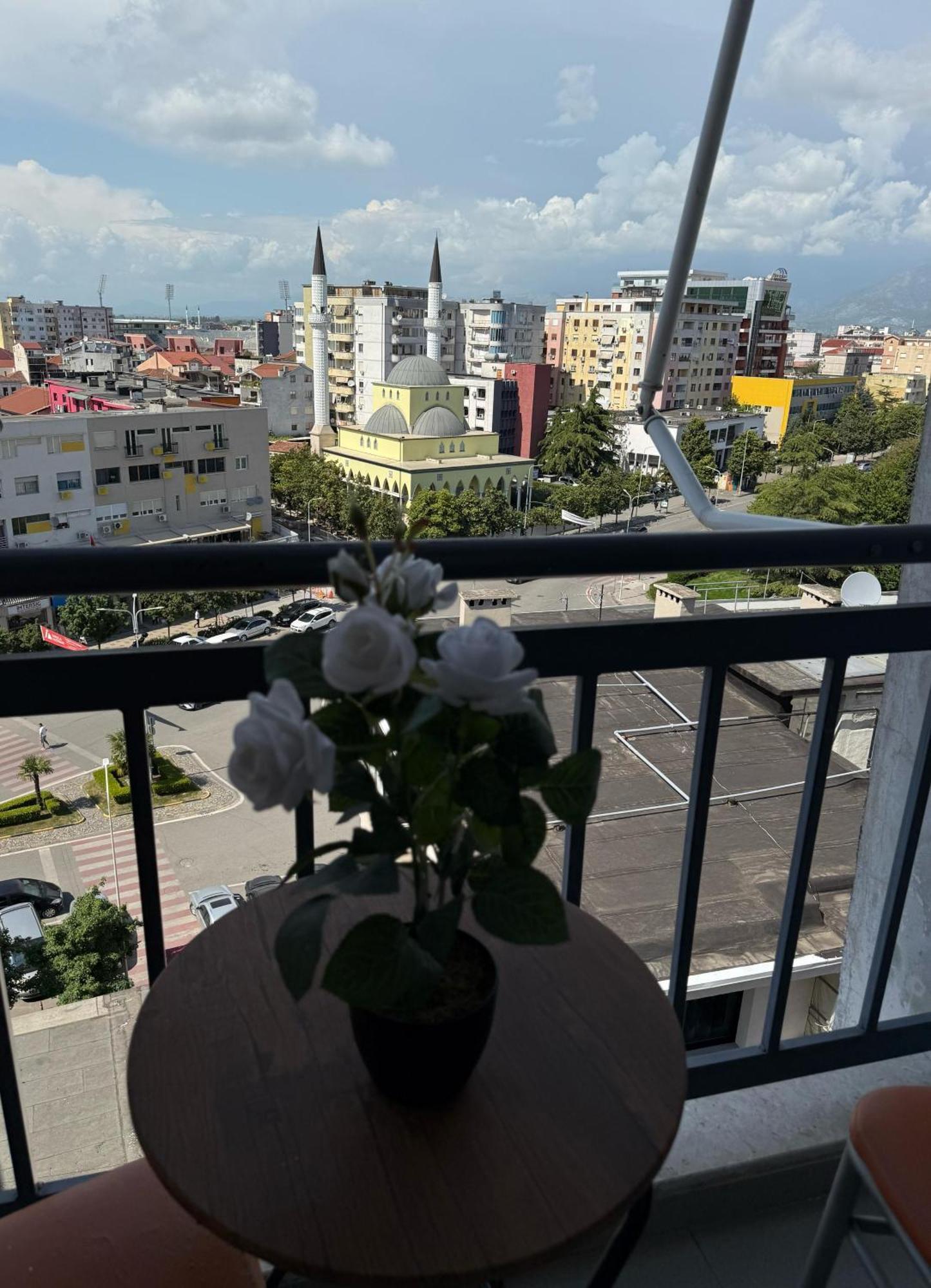 Amy'S Luxury Appartment Shkodër Buitenkant foto