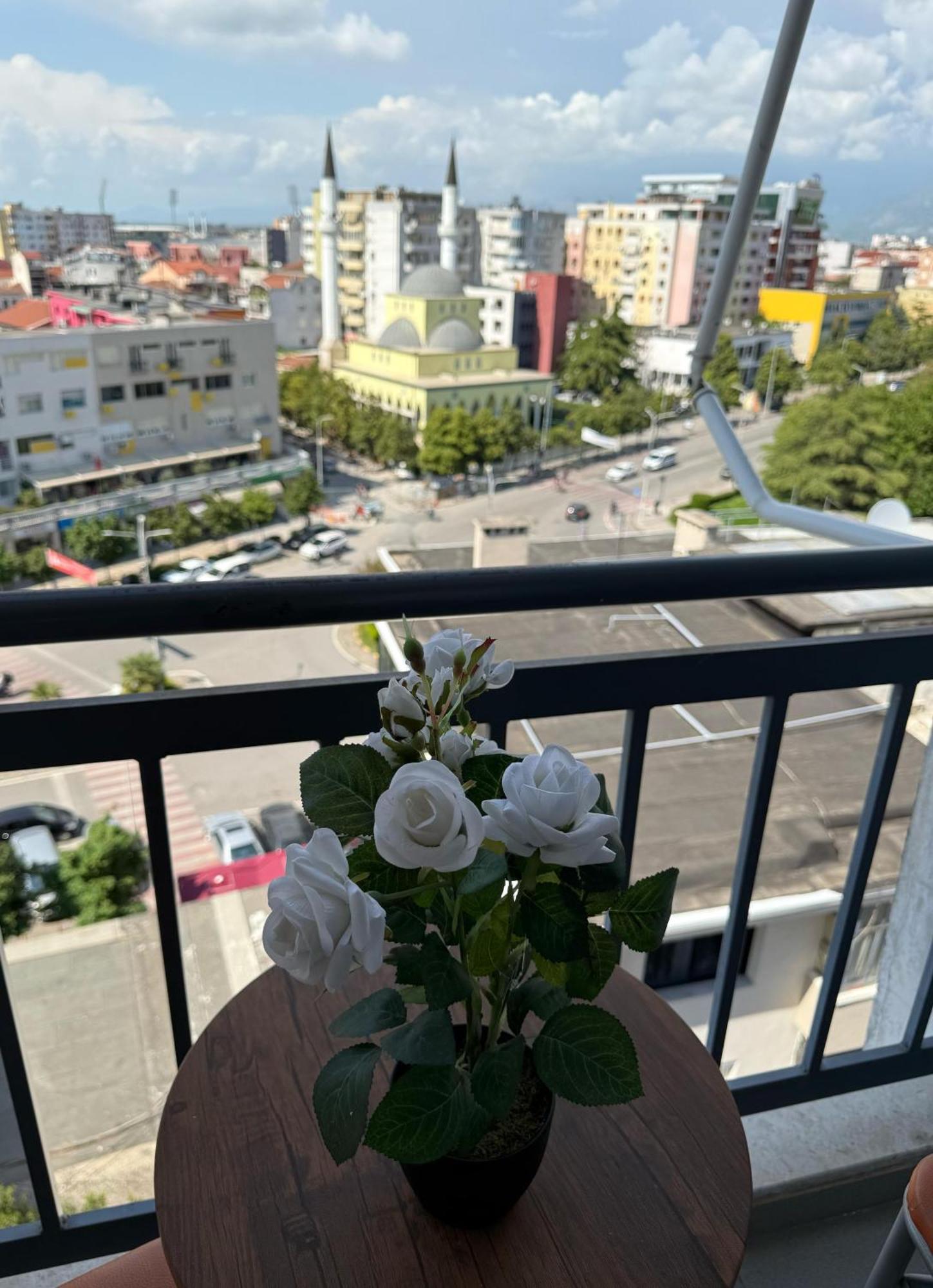 Amy'S Luxury Appartment Shkodër Buitenkant foto