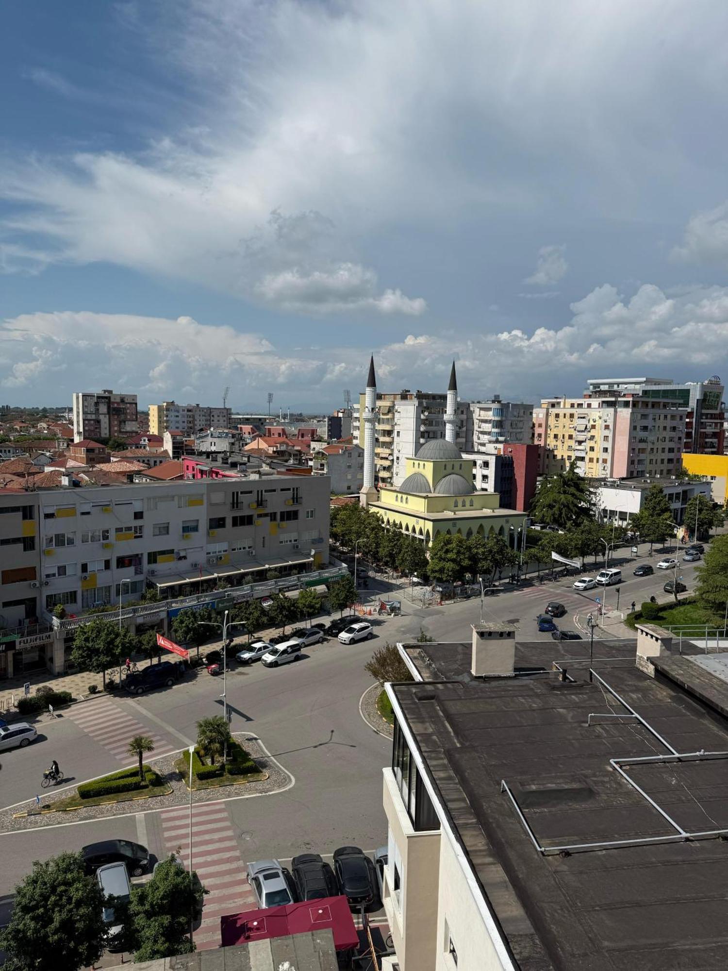 Amy'S Luxury Appartment Shkodër Buitenkant foto